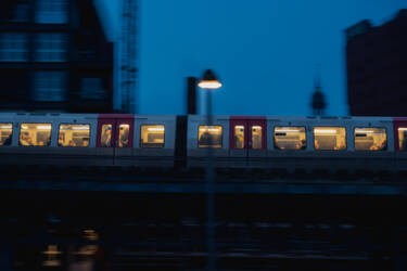 Nikon magazine - Antonia Thomsen  low-light and street nights